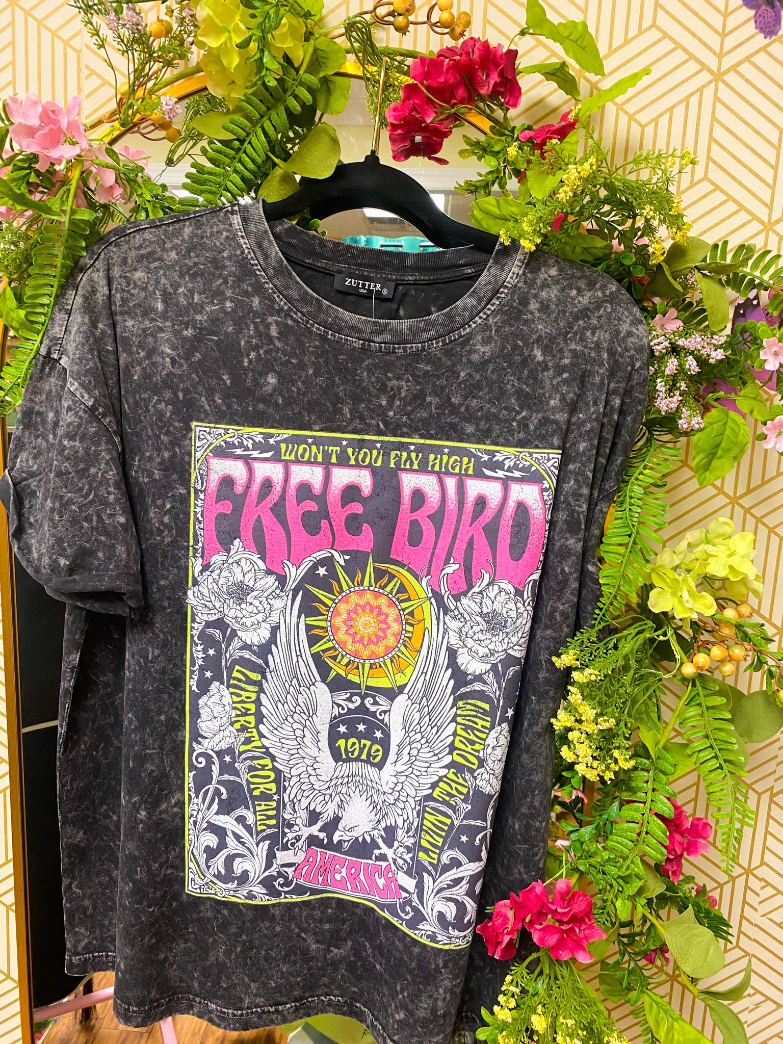 Free Bird, Tee